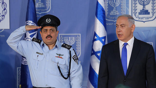 Police Commissioner Roni Alsheikh (L) and Netanyahu