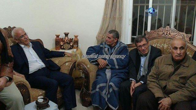 Erekat visits the Aribah family in Abu Dis.