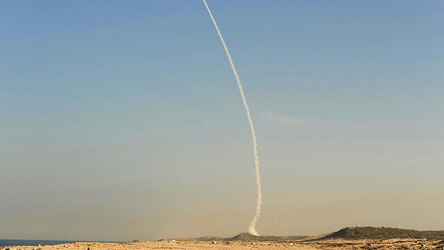 The Arrow 3 interceptor launched from Palmachim beach (Photo: Avi Rokach)