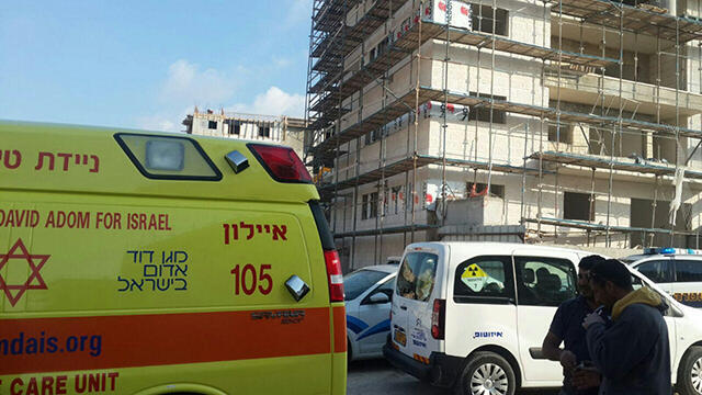 Suspected terror attack in Modi'in on a building site (Photo: MDA Spokesperson) (צילום: דוברות מד"א) Suspected terror attack in Modi'in on a building site (Photo: MDA Spokesperson)