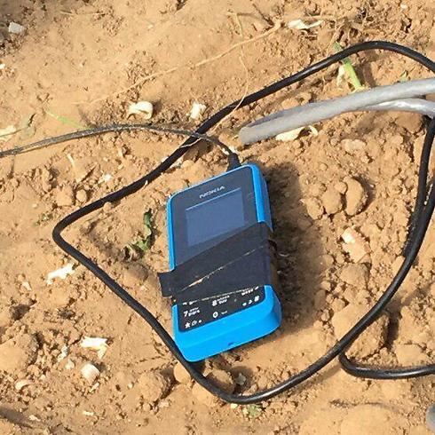 Phone connected to some devices (צילום: מצב בטחוני גלובלי) Phone connected to some devices