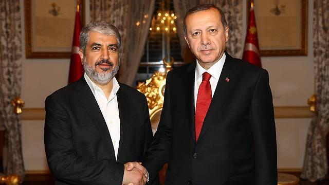 Khaled Mashal and Recep Tayyip Erdogan (Photo: EPA)
