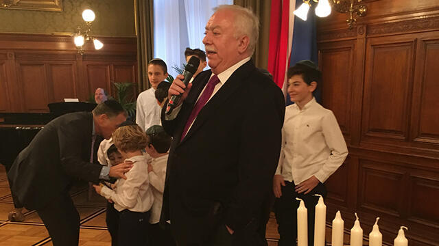 Vienna Mayor Michael Haupl. Marks all important Jewish holidays (Photo: Eldad Beck)