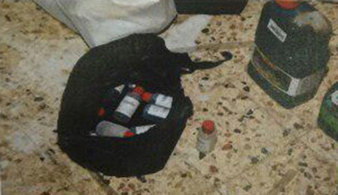 Chemicals seized by the Shin Bet (Photo: Shin Bet) (צילום: תקשורת שב"כ) Chemicals seized by the Shin Bet (Photo: Shin Bet)