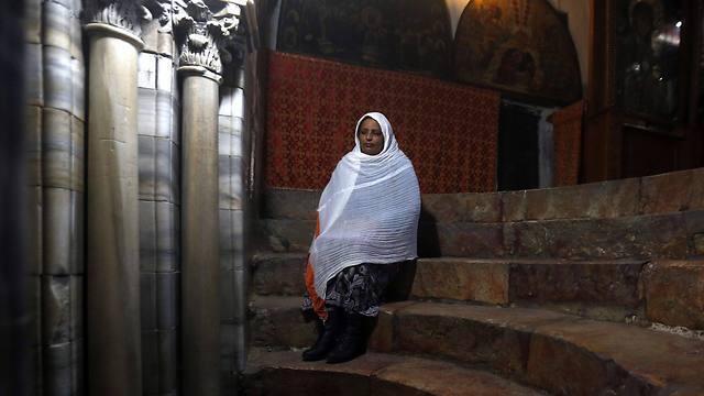A Christian pilgrim prays in the 'Grotto' of the Church of the Nativity (Photo: Reuters) (Reuters) A Christian pilgrim prays in the 'Grotto' of the Church of the Nativity (Photo: Reuters)