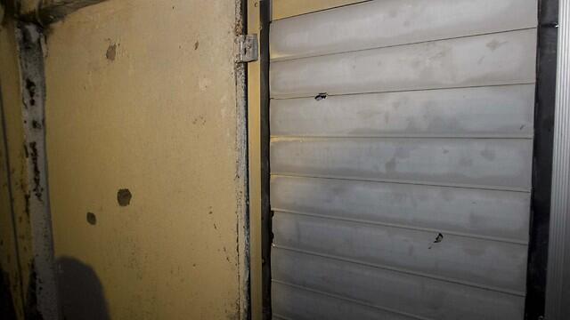 Signs of gunfire following a firefight between Nashat Melhem and security forces, ending with Melhem's death (Photo: Hassan Shaalan) (צילום: עידו ארז) Signs of gunfire following a firefight between Nashat Melhem and security forces, ending with Melhem's death (Photo: Hassan Shaalan)