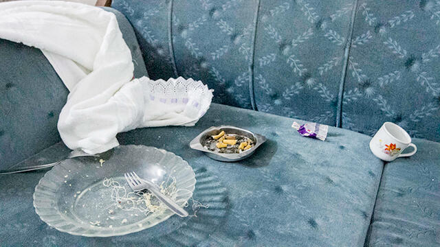 A used plate and cigarette butts in one of Nashat Melhem's hiding places in Arara (Photo: Ido Erez) (צילום: עידו ארז) A used plate and cigarette butts in one of Nashat Melhem's hiding places in Arara (Photo: Ido Erez)