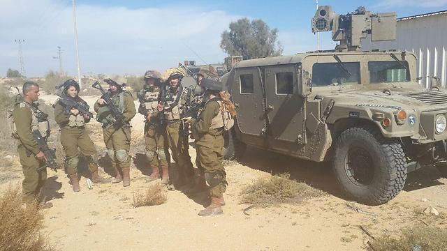 IDF troops preparing along the Egyptian border. (Photo: Roi Idan)