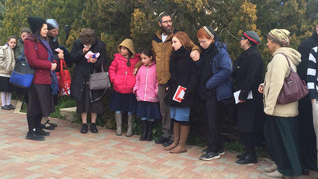 Family and friends gather in Otniel (Photo: Elisha Ben Kimon) (צילום: אלישע בן קימון) Family and friends gather in Otniel (Photo: Elisha Ben Kimon)