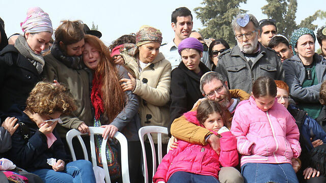 The grieving family at the funeral (Photo: TPS) (צילום: הלל מאיר, tps) The grieving family at the funeral (Photo: TPS)