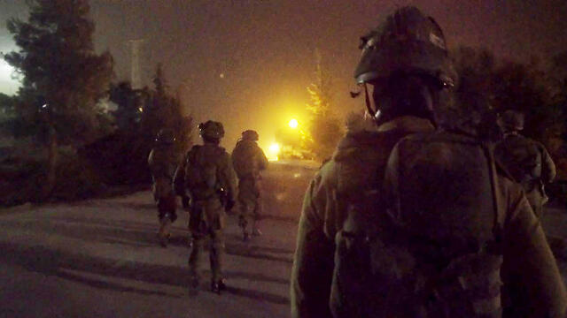 IDF troops working in conjunction with the Shin Bet (Photo: IDF Spokesperson's Unit) (צילום: דובר צה"ל) IDF troops working in conjunction with the Shin Bet (Photo: IDF Spokesperson's Unit)