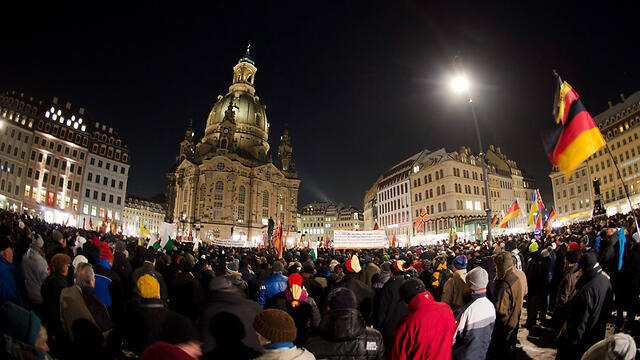 Демонстрация против мигрантов в Берлине. Фото: ЕРА (צילום: EPA) Демонстрация против мигрантов в Берлине. Фото: ЕРА