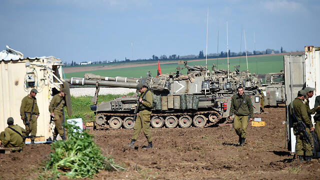IDF artillery troops on the Gaza border (Photo: Haim Horenstein) (צילום: חיים הורנשטיין) IDF artillery troops on the Gaza border (Photo: Haim Horenstein)