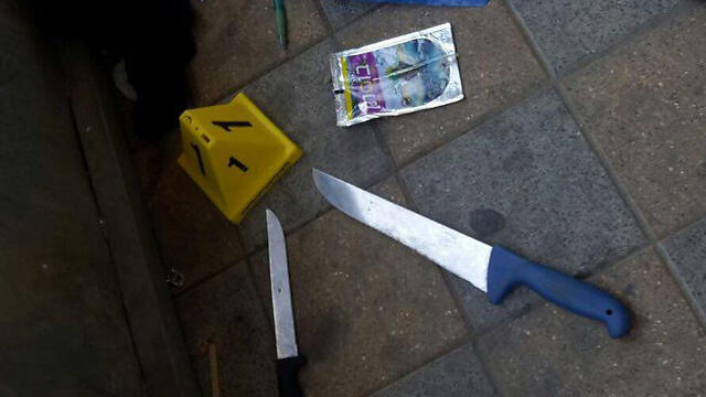 Knives and juice packet found in girls' bagnullnull Knives and juice packet found in girls' bag