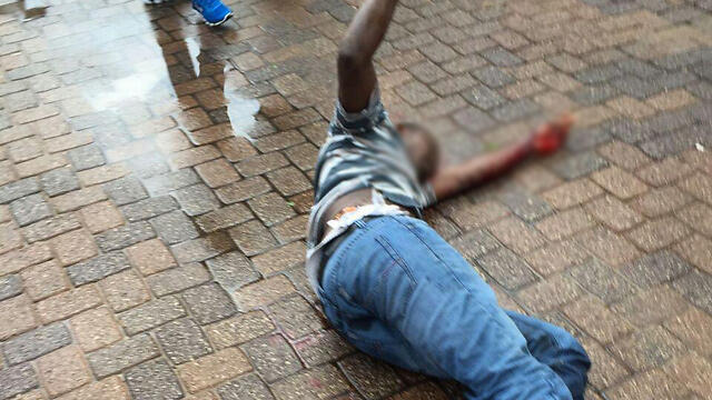 The attacker after having been neutralized (Photo: Avichai Segev) (צילום: אביחי שגב) The attacker after having been neutralized (Photo: Avichai Segev)