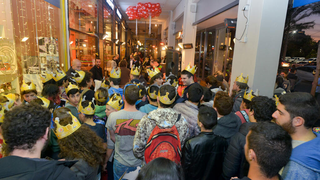 The opening of a Burger King location opposite Rabin Square in 2016 (Photo: Shahar Shadrin) The opening of a Burger King location opposite Rabin Square in 2016