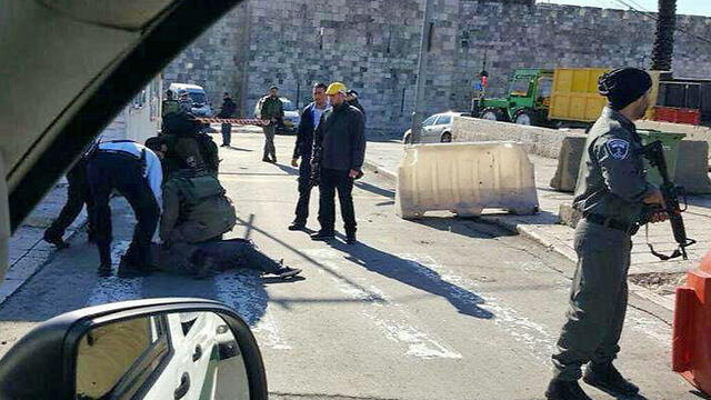 Scene of attempted stabbing attack at Jerusalem's Damascus Gate nullnull Scene of attempted stabbing attack at Jerusalem's Damascus Gate