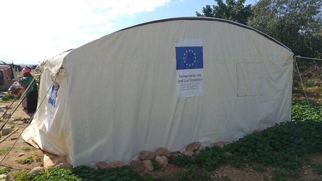 Structure featuring the European Union's flag.nullnull Structure featuring the European Union's flag.