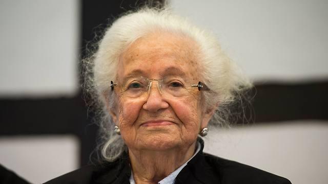 Auschwitz survivor Erna de Vries (Photo: AP) (צילום: AP) Auschwitz survivor Erna de Vries (Photo: AP)