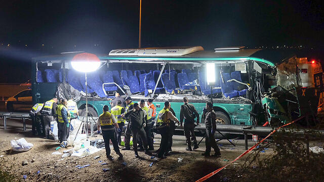 Destruction caused to the bus (Photo: Yariv Katz)