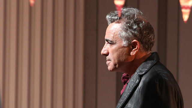 Моше Ивги на сцене. Фото: Шауль Голан (צילום: שאול גולן) Моше Ивги на сцене. Фото: Шауль Голан