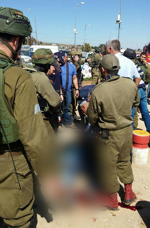 Scene of stabbing attack at Gush Etzion Junction (צילום: דוברות כבאות והצלה יו"ש) Scene of stabbing attack at Gush Etzion Junction