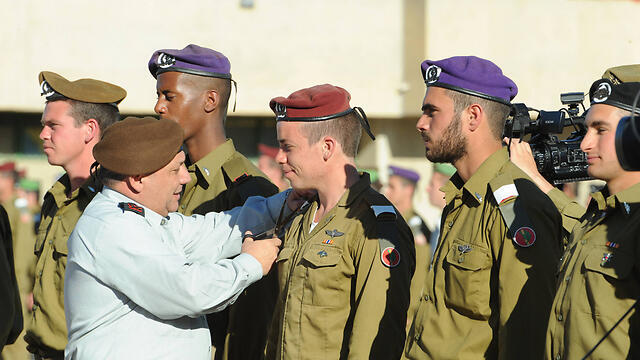IDF Chief of Staff Gadi Eisenkot in the closing ceremony for officers course (Photo: Israel Yosef)