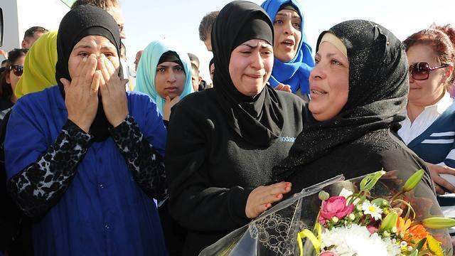 Saying goodbye in tears (Photo: Israel Yosef) (צילום: ישראל יוסף) Saying goodbye in tears (Photo: Israel Yosef)