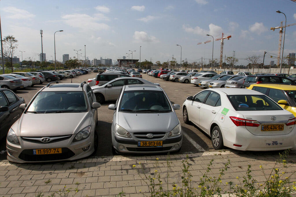 חניונים ציבוריים גניבות פריצות חניון ציבורי גניבה פריצה ל רכב רכבים קרית אריה (צילום :עידו ארז) חניונים ציבוריים גניבות פריצות חניון ציבורי גניבה פריצה ל רכב רכבים קרית אריה