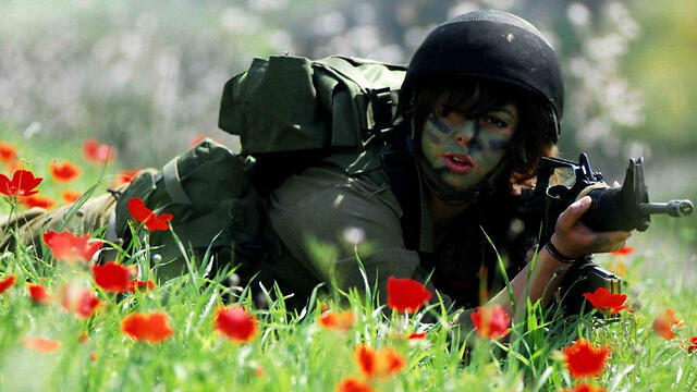 Fighters training, 2000 (Photo: IDF Spokesman, courtesy of the IDF Archive)