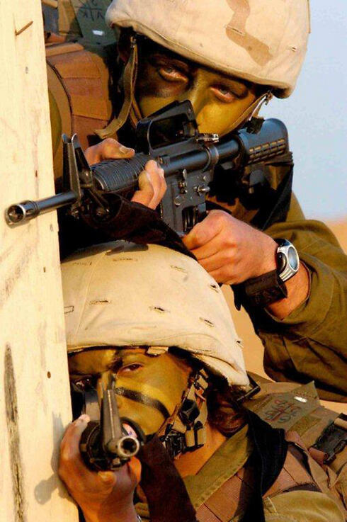 Fighters training, 2000 (Photo: IDF Spokesman, courtesy of the IDF Archive)