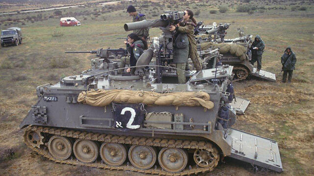 Anti-tank instructors practicing the firing of Tau missiles (Photo: Eran-Yofi Cohen, Bamahane, courtesy of the IDF Archive)