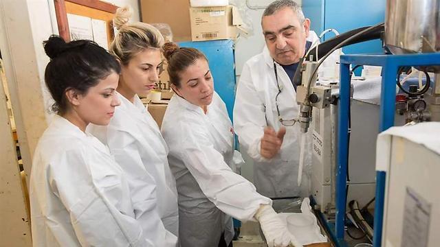 Workers at the factory.nullnull Workers at the factory.