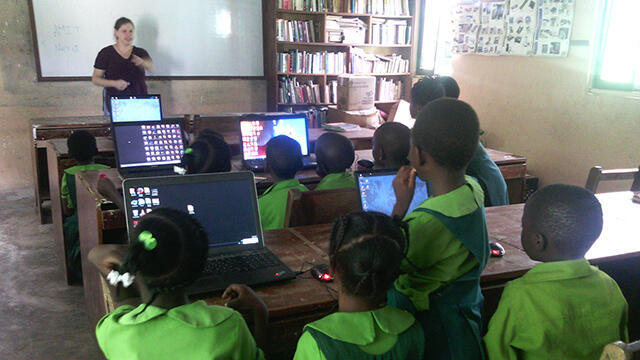 The project's activities in Ghana (Photo: Goni Hyams, manager of Ghana volunteer center, TEN Program) (צילום: גוני היימס, מנהלת מרכז ההתנדבות בגאנה) The project's activities in Ghana (Photo: Goni Hyams, manager of Ghana volunteer center, TEN Program)