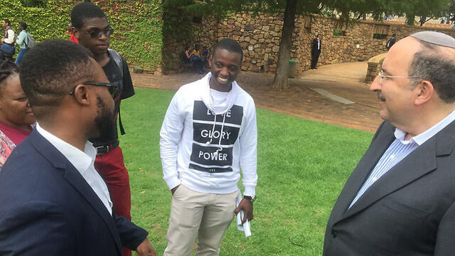 Managing Director of the Foreign Ministry Dor Gold speaks to South African students (Photo: Israeli Foreign Ministry)