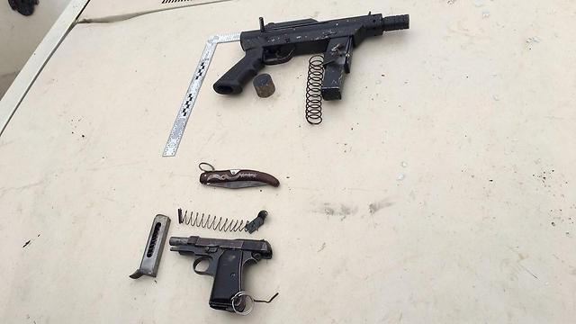 Terrorists' handgun and submachine gun (Photo: IDF spokesperson)