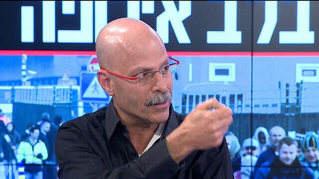 Yaron Bloom in Ynet studiosnullnull Yaron Bloom in Ynet studios