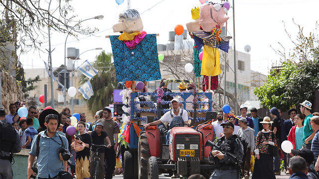 Adloyada in Hebron (Photo: Gil Yohanan) (צילום: גיל יוחנן) Adloyada in Hebron (Photo: Gil Yohanan)