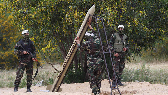 Palestinian terrorists firing rockets at Israel (Photo: AFP/File) (צילום: AFP) Palestinian terrorists firing rockets at Israel (Photo: AFP/File)