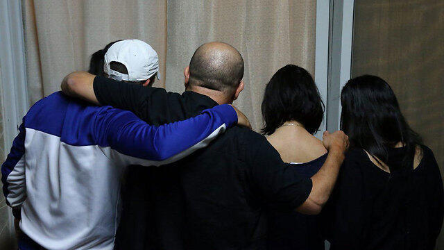 The soldier's family hold press conference (Photo: Motti Kimchi)