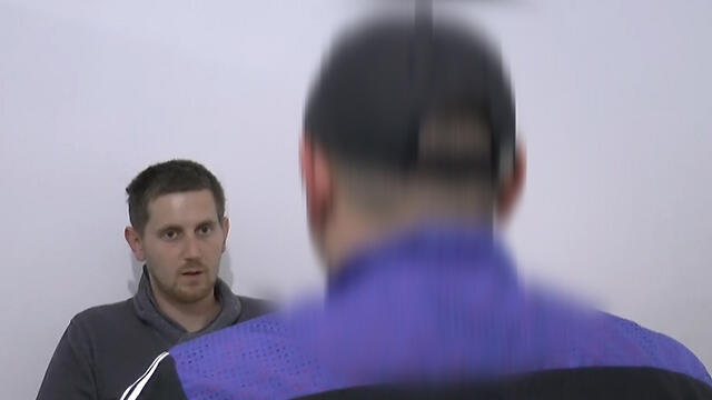 T. interviewed by Ynet's Roi Yanovsky (Photo: Avihu Shapira)