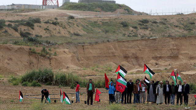 Land Day marked in Gaza (Photo: Reuters) (צילום: רויטרס) Land Day marked in Gaza (Photo: Reuters)