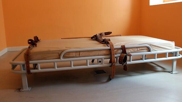 Кровать для фиксации больного. Фото: shutterstock (צילום: shutterstock) Кровать для фиксации больного. Фото: shutterstock