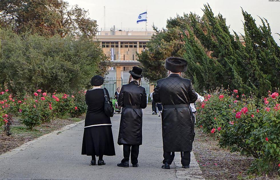 An ultra-Orthodox party stands before the Israeli flag (Photo: Sharon Gabay) (צילום: שרון גבאי) An ultra-Orthodox party stands before the Israeli flag (Photo: Sharon Gabay)