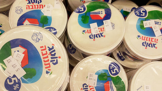 Cottage cheese marketed by Tnuva in Israel is plain, whereas the American version offers many fruit toppings