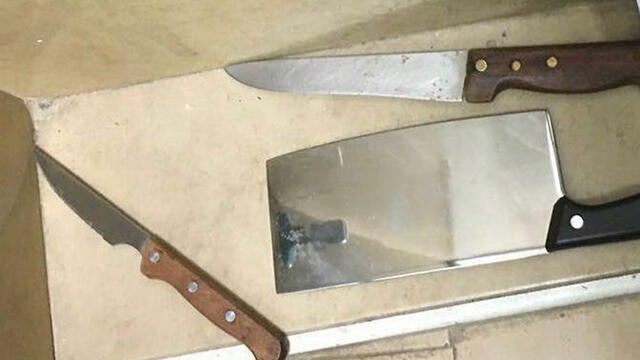 Knives carried by two minors in Jerusalem