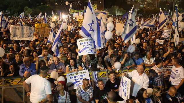 About 2,000 came to show their support (Photo: Motti Kimchi)