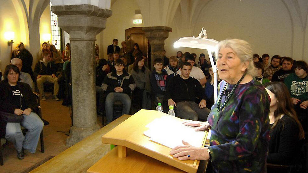 Betty Bausch addressing students nullnull Betty Bausch addressing students