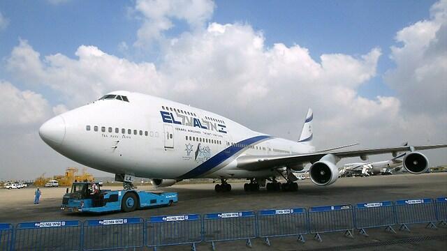 El Al airliner 