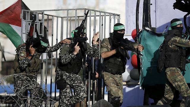 Hamas militants (Photo: EPA) (צילום: EPA) Hamas militants (Photo: EPA)